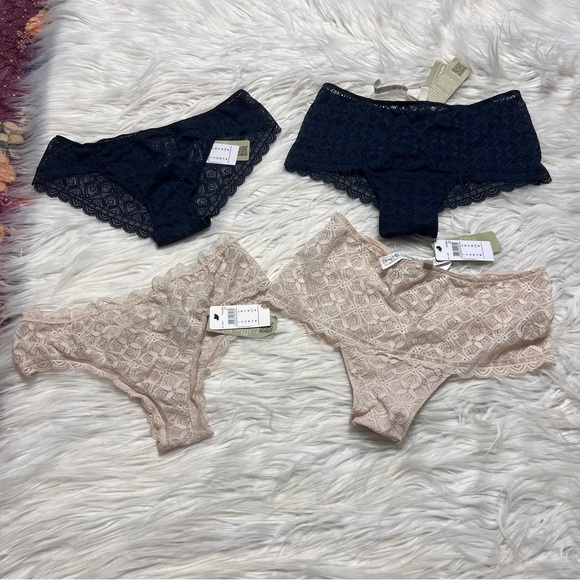 intimissimi Other - Intimissimi 4 pair NWT Blue and Cream Lace Panties Set
